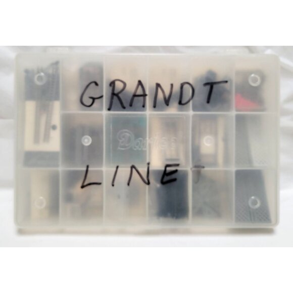 Grandt Line Miniature 1/4" Scale Architectural Pieces Plastic Darice Storage Box - Picture 6 of 11